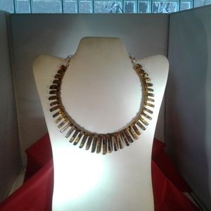 Collar necklace